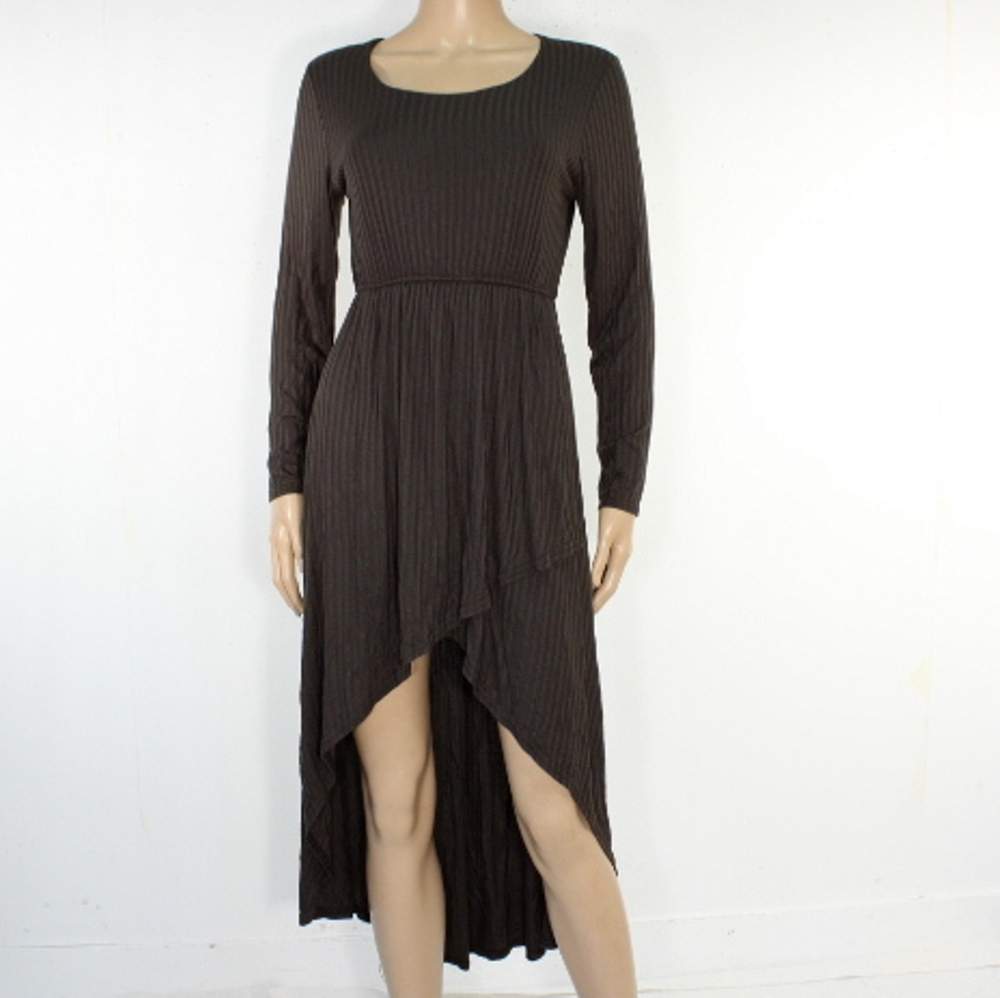 Acheter Robe Marron Taille Estimée S/M Bon état - 12,00 € Robe Marron Taille Estimée S/M Bon état - reconditionné disponible sur Label Emmaüs